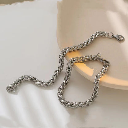 Hand Twists Chain Bracelet