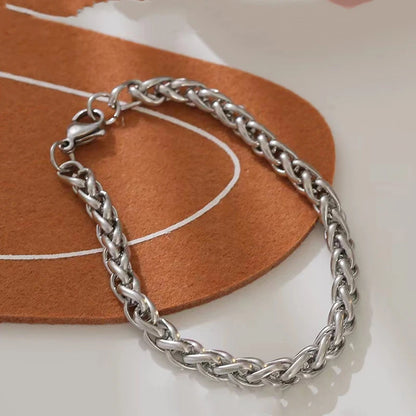 Hand Twists Chain Bracelet